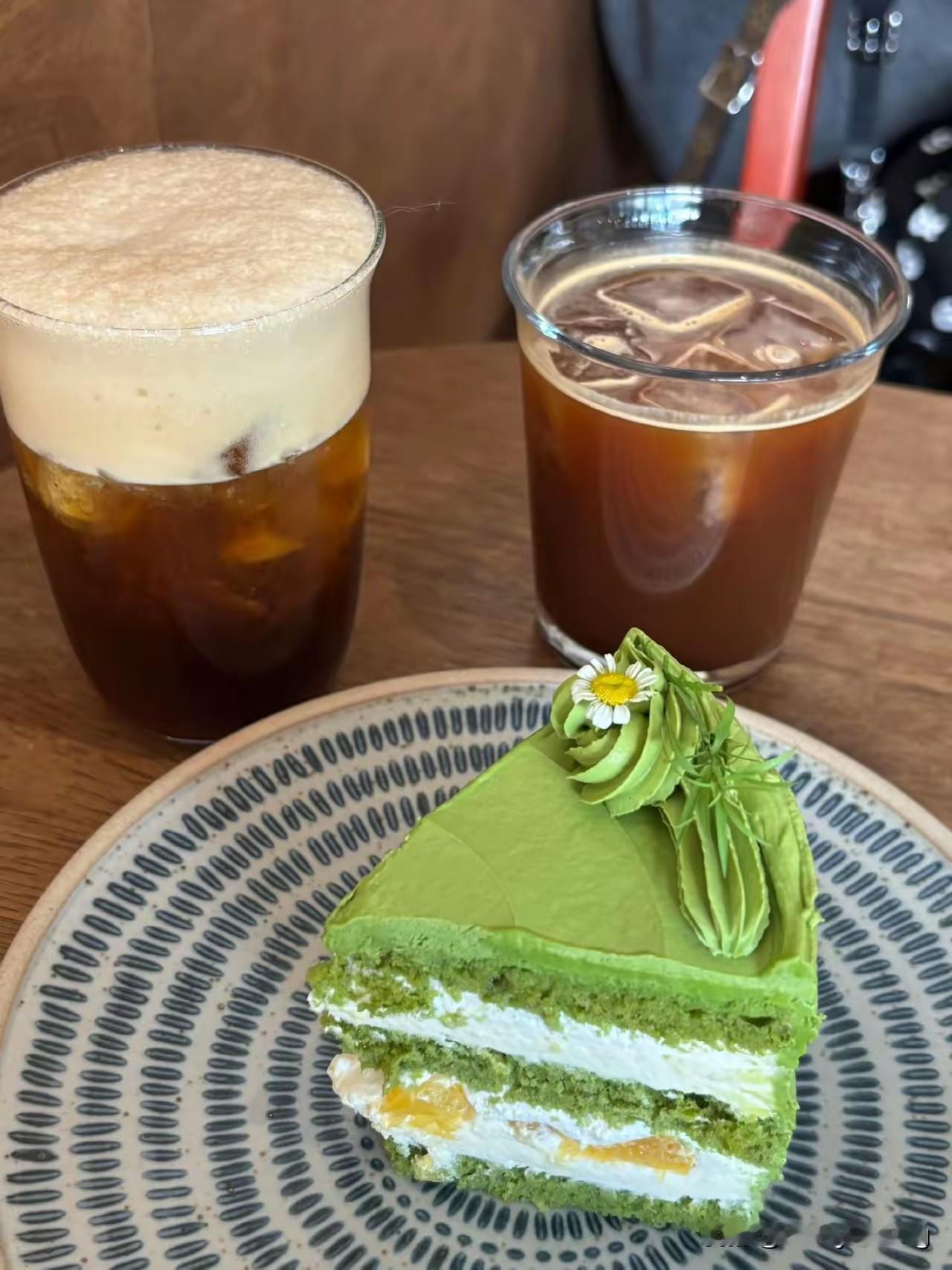 上联:酒里千秋梦，下联:请高手对茶中万世情。