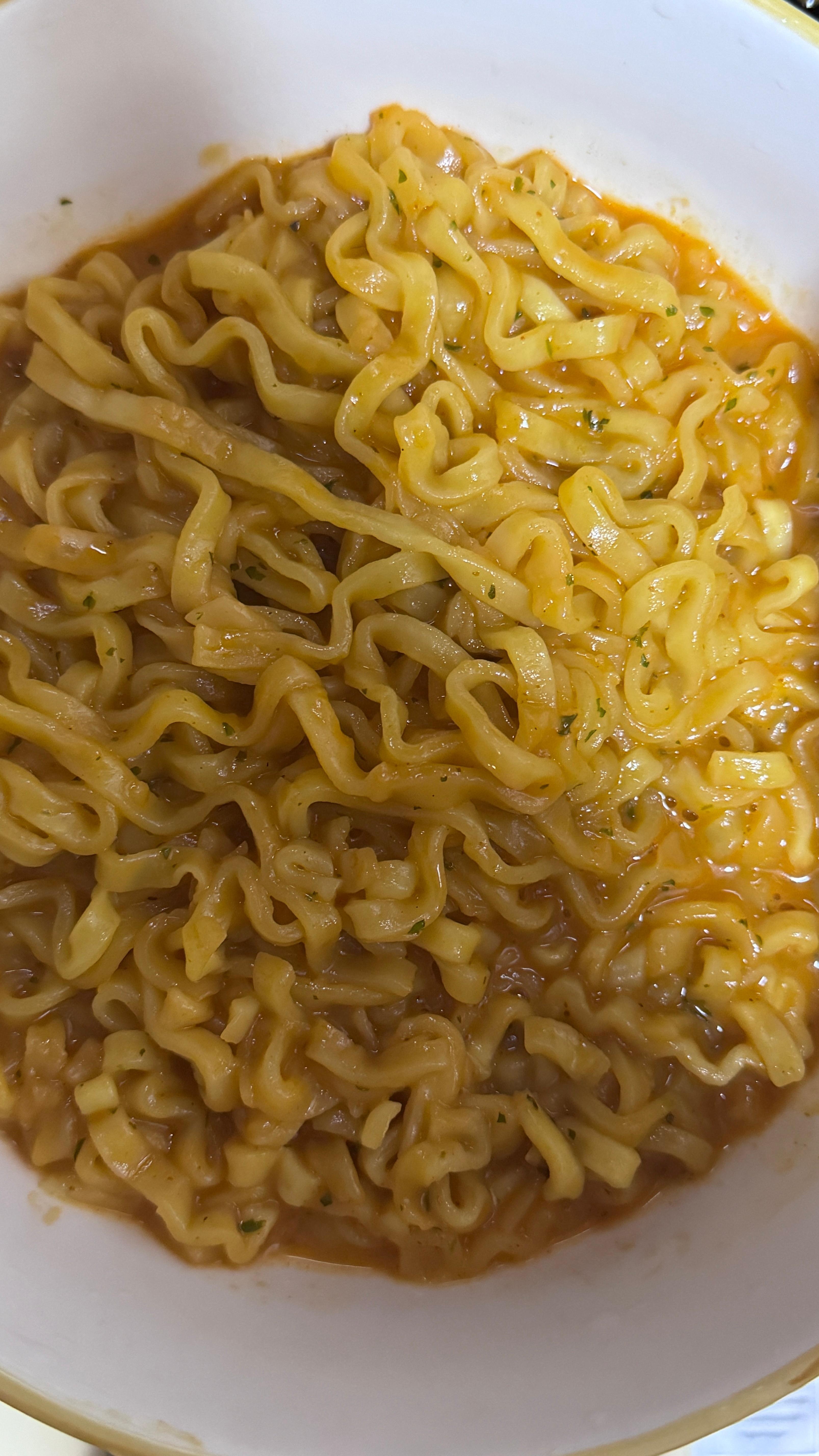 严肃吃起（奶油火鸡面怼脸生日🈶[手指比心] ​​​