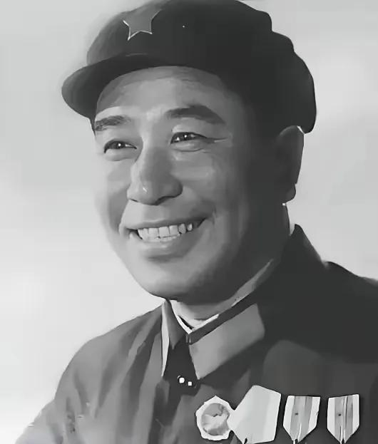 1951年，第三次战役干部全牺牲，战士更是乱成一团，谁曾想，在这危急时刻，郑起做