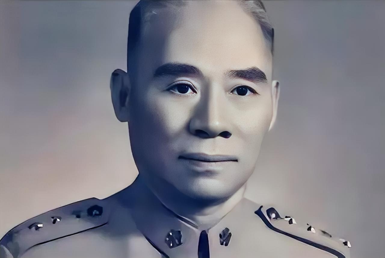 1950年，顾祝同跑到台湾后，他的死对头陈诚就上报蒋介石，说：“总统，顾总长德高