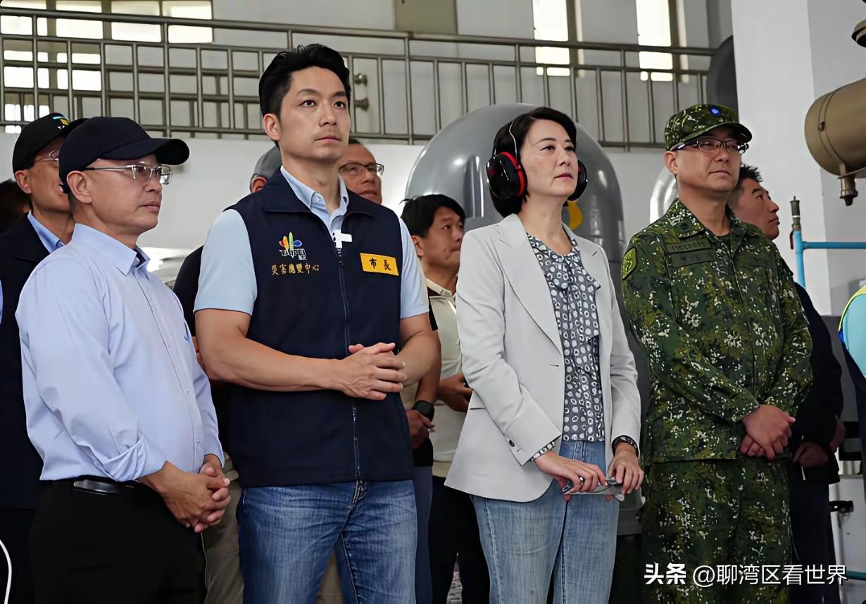 蒋万安没有随着震传媒的民调起舞，也没有手足无措，而是按照自己的选举节奏来开展。聊