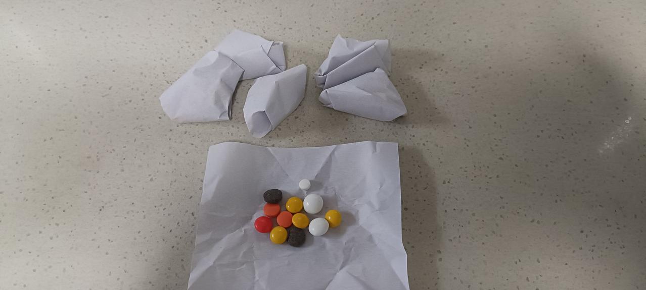 今天算是体会了一把口炎猫的痛苦！这些可怜的流浪猫口腔溃烂，牙齿也发炎，吃不了喝不