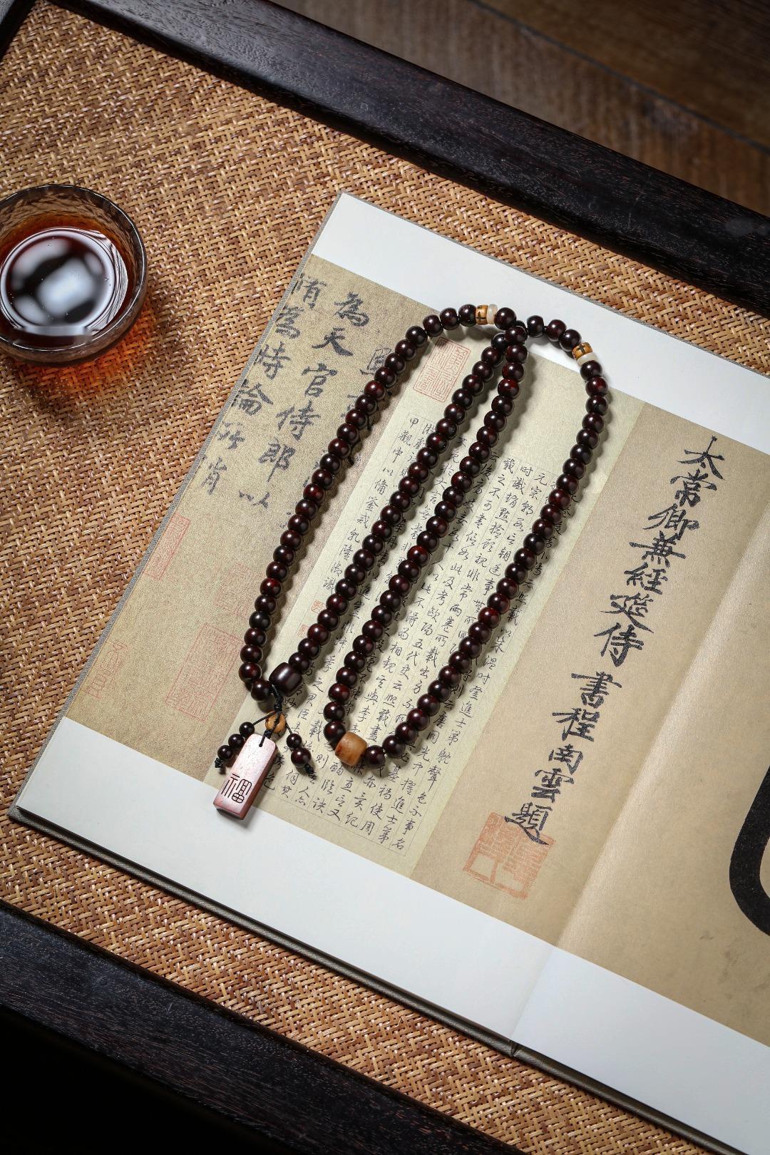 小叶紫檀【煌笙】7*9mm108颗光阴流转漾过命理的经络，沁入旖旎色泽填满的云烟
