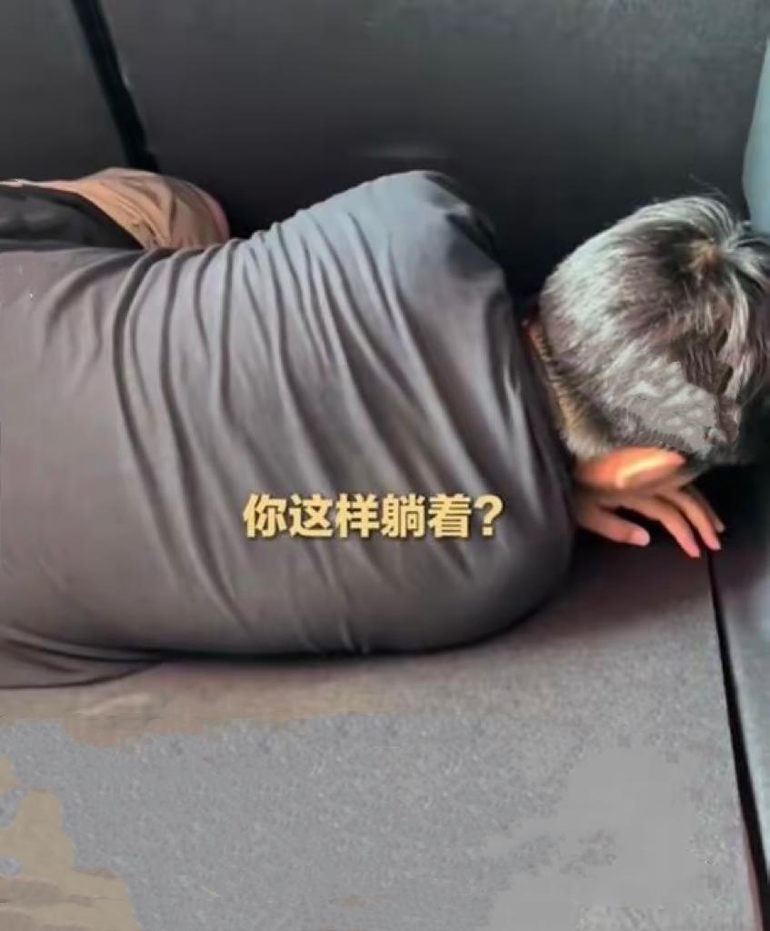 “跟亲爸后妈旅行睡后备箱”？这事，我站亲爸后妈！绝大多数站亲妈，跟着一起指责亲爸