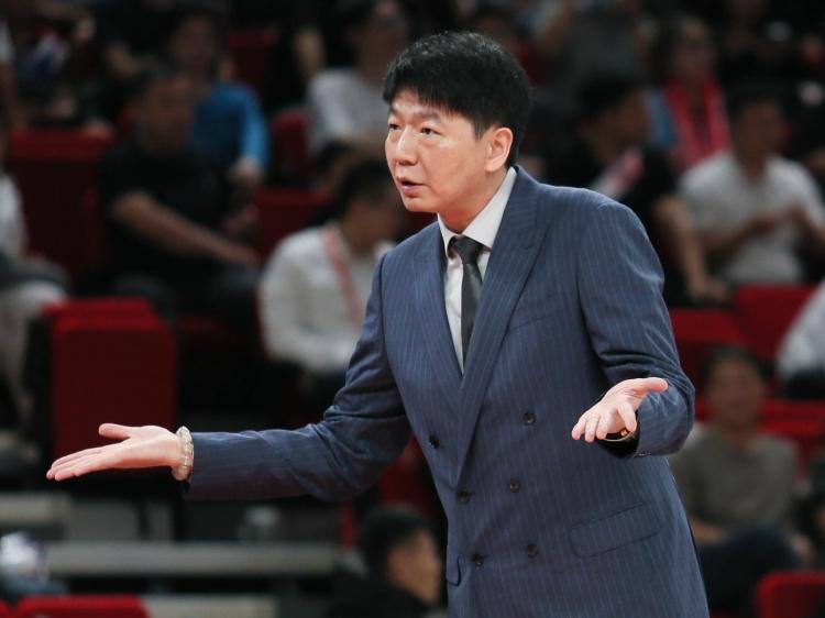 山东半场以43：52上海男篮，裁判有点偏，孙桐林、于德豪可别再出场了！

2月8