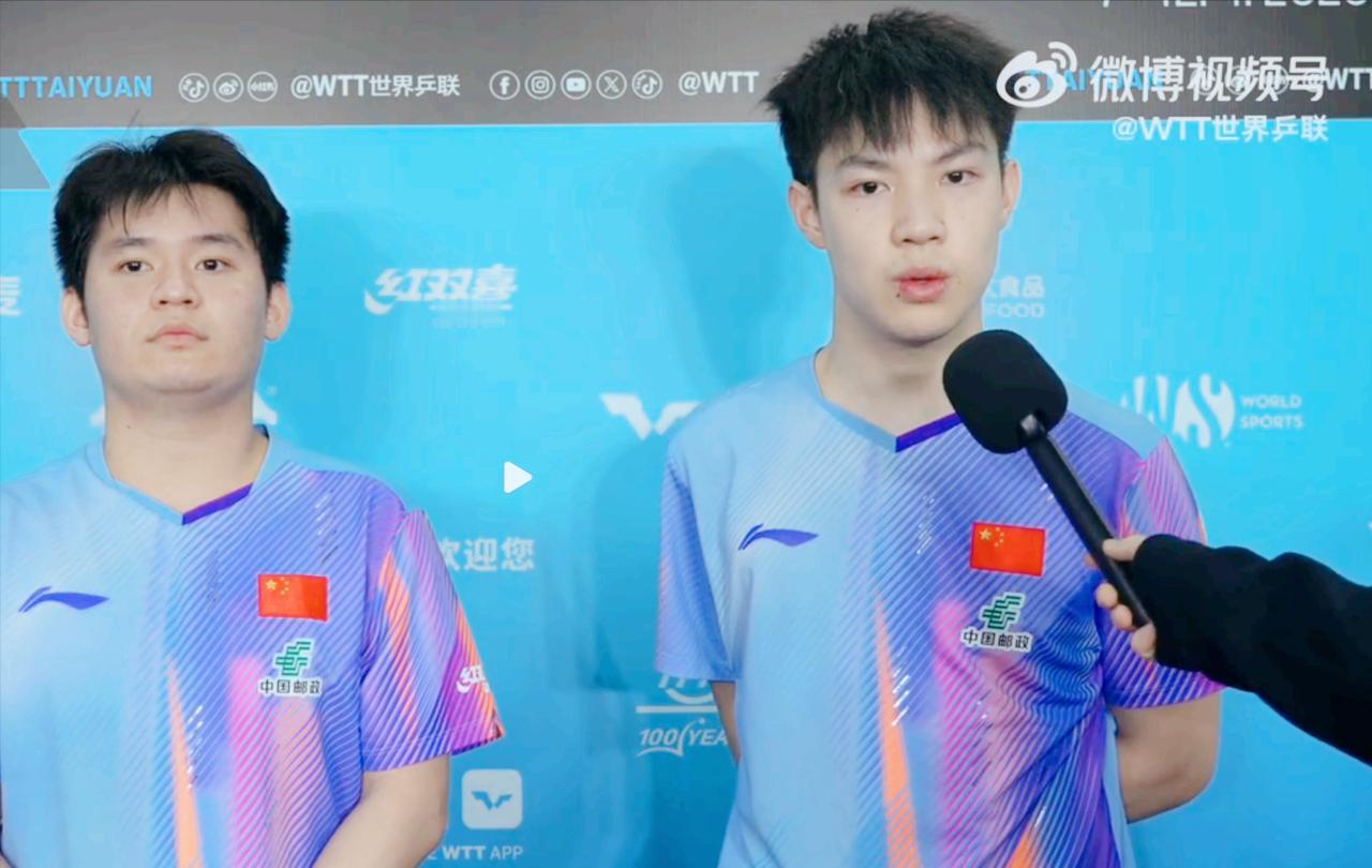 笑我我了！林诗栋/黄友政3:0拿下双削对手后采访，记者终于逮住黄友政了！
因为和