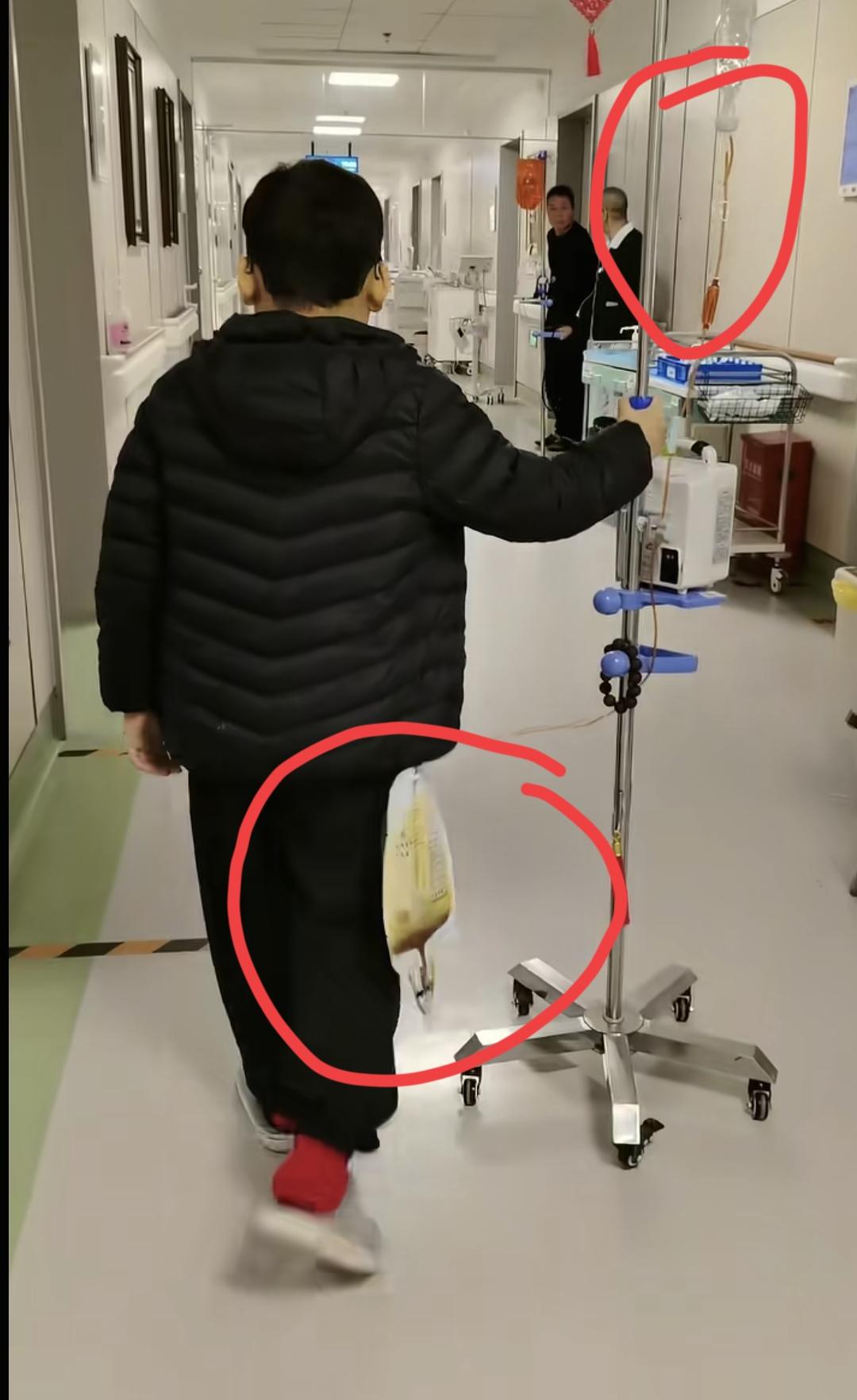 山东省菏泽市 成武县人民医院
给10岁男孩小烨
做14个小时手术的医生！

你良