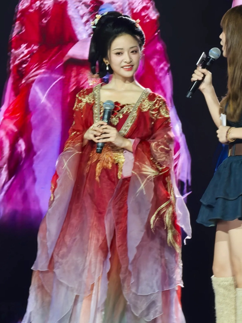 沈月你美成啥了！！沈月你美 ​​​