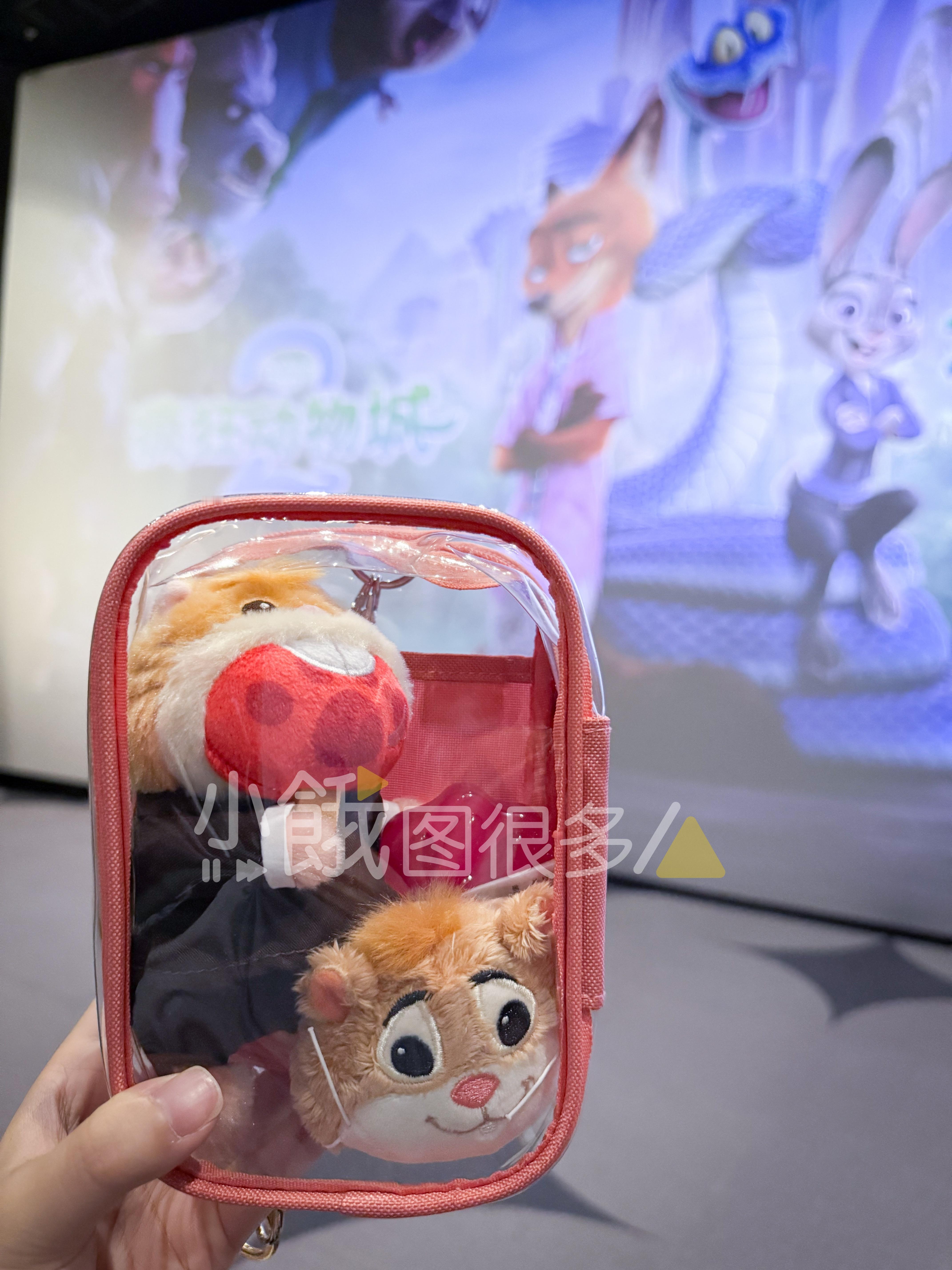 带旅鼠们来看《疯狂动物城2》首映礼，现在最想要的周边是盖瑞蛇的卡通玩偶笔 让我这