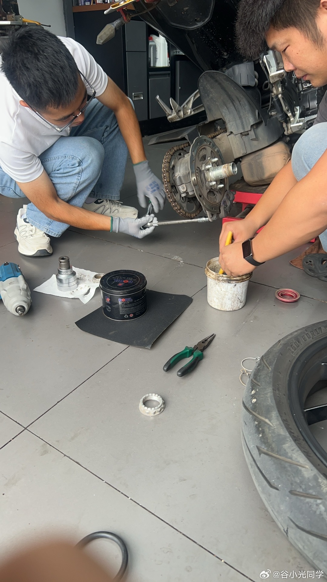 买摩托车的时候也没人讲工时费那么贵呀，为什么摩托车保养换零件工时费一个小时得15