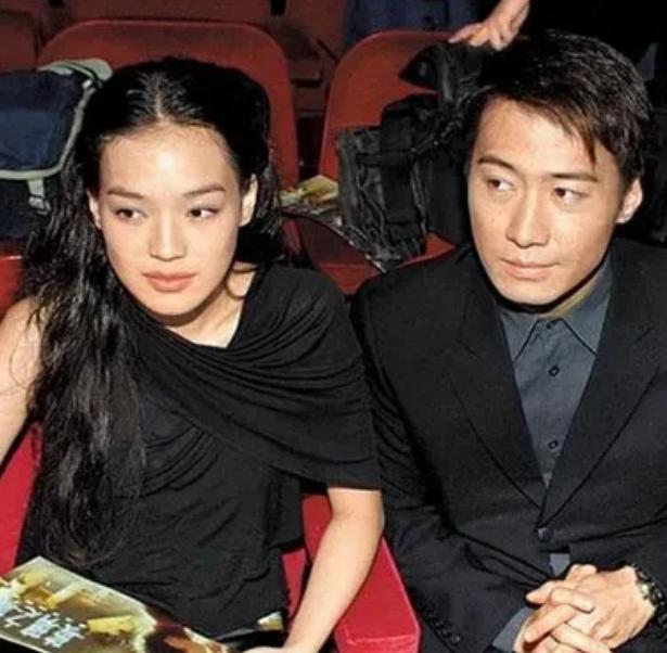 2005年，已经29岁的舒淇要与黎明准备结婚，黎明带舒淇去见父母。当黎明的父亲看