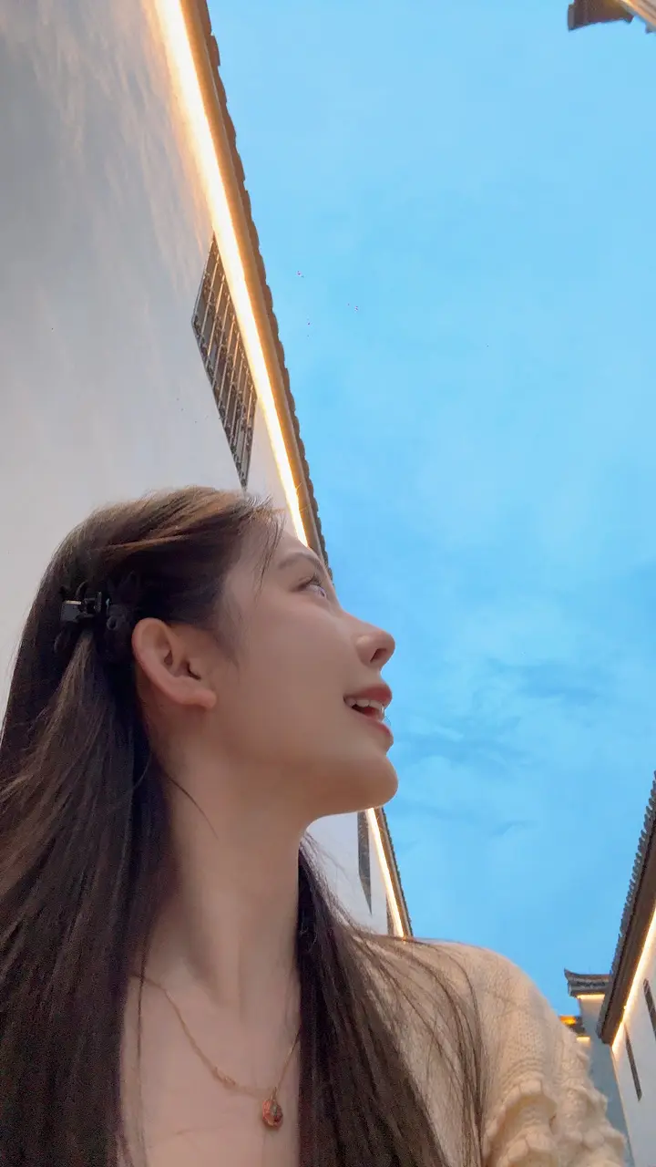 快看！今天的天好蓝。