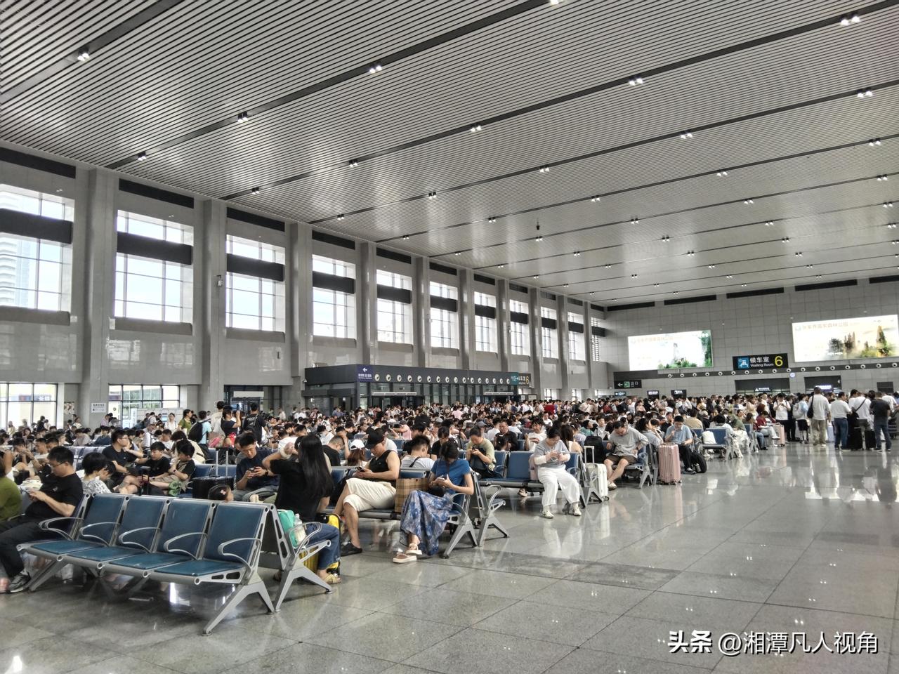 去了一趟常德回来，感觉长宁快线的意义不大，感觉宁乡站、益阳站坐车的人也不多，如果