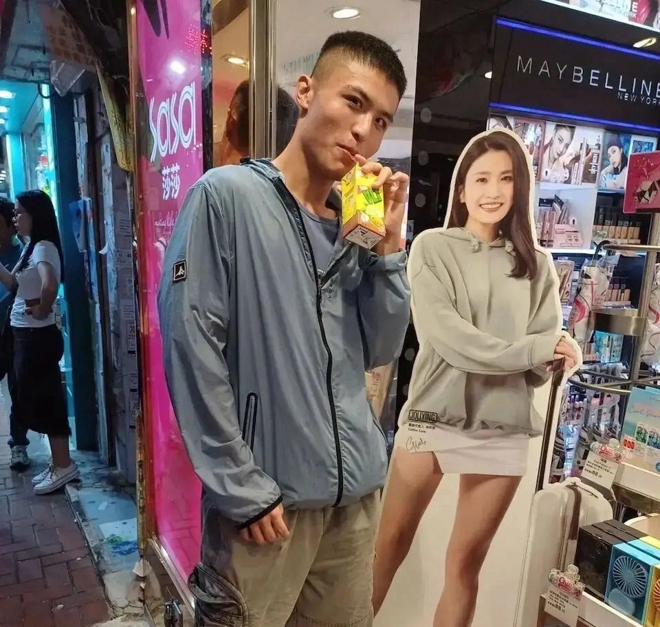 太坏了，香港网红刘马车彻底翻车，4天内对11名女生动手动脚，这次又被抓了！要说最