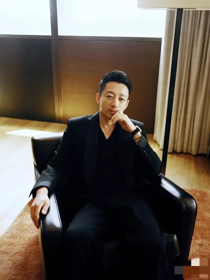 闹的最凶的那几年，我一直很同情汪的处境。汪婚内犯错毋庸置疑，但十年两地往返七百多