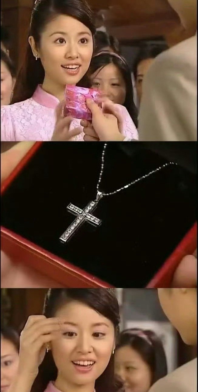 小时候看《情深深雨蒙蒙》光顾着看蛋糕了，后来才发现何书桓送给如萍的项链居然是卡地