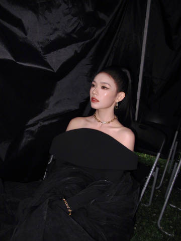 林允觉得听真话更重要 林允坦言：踏入演艺圈走过十年时光，很难完全客观认清自身，碰