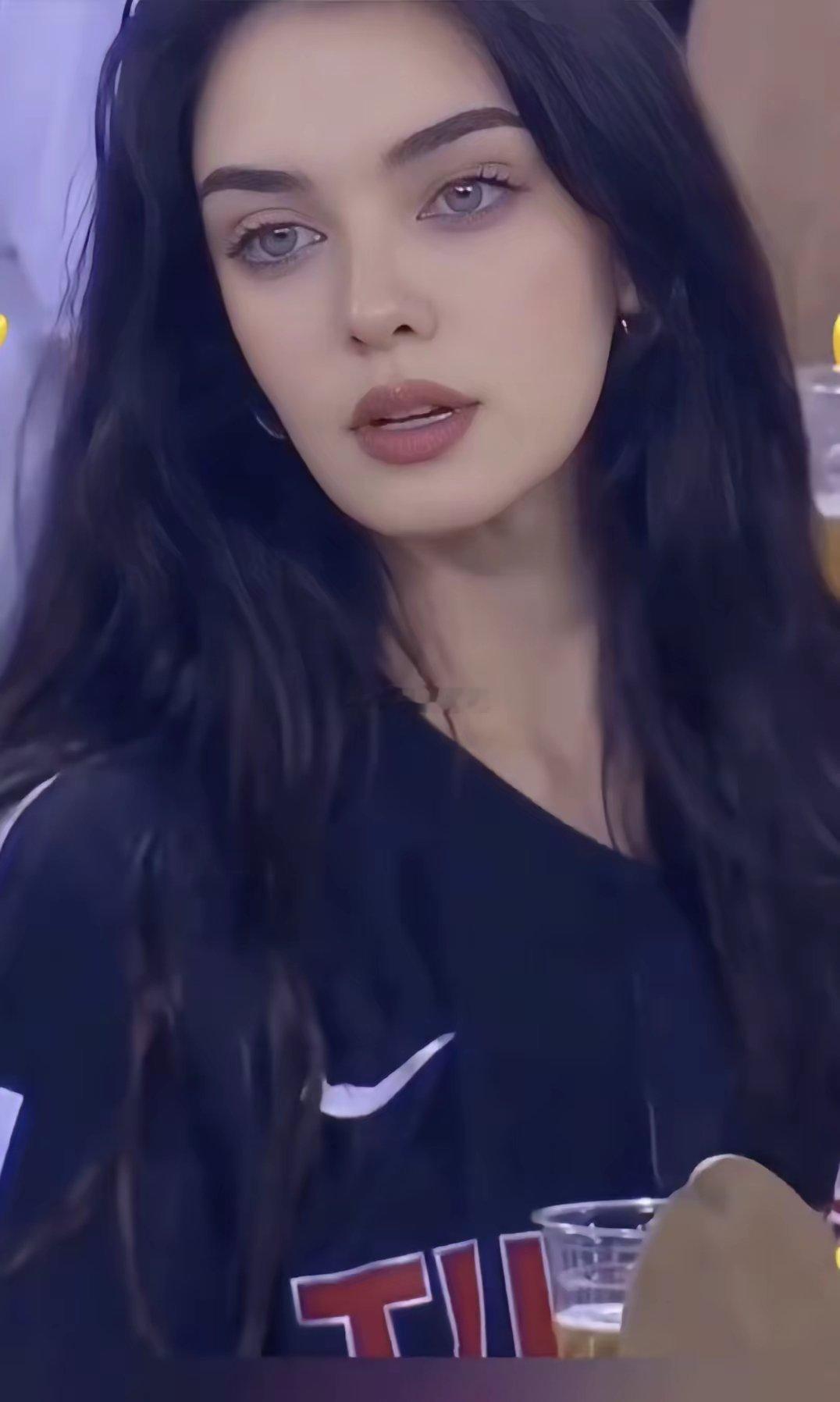 真正懂行的人都知道，世界杯最美的地方永远在场外 