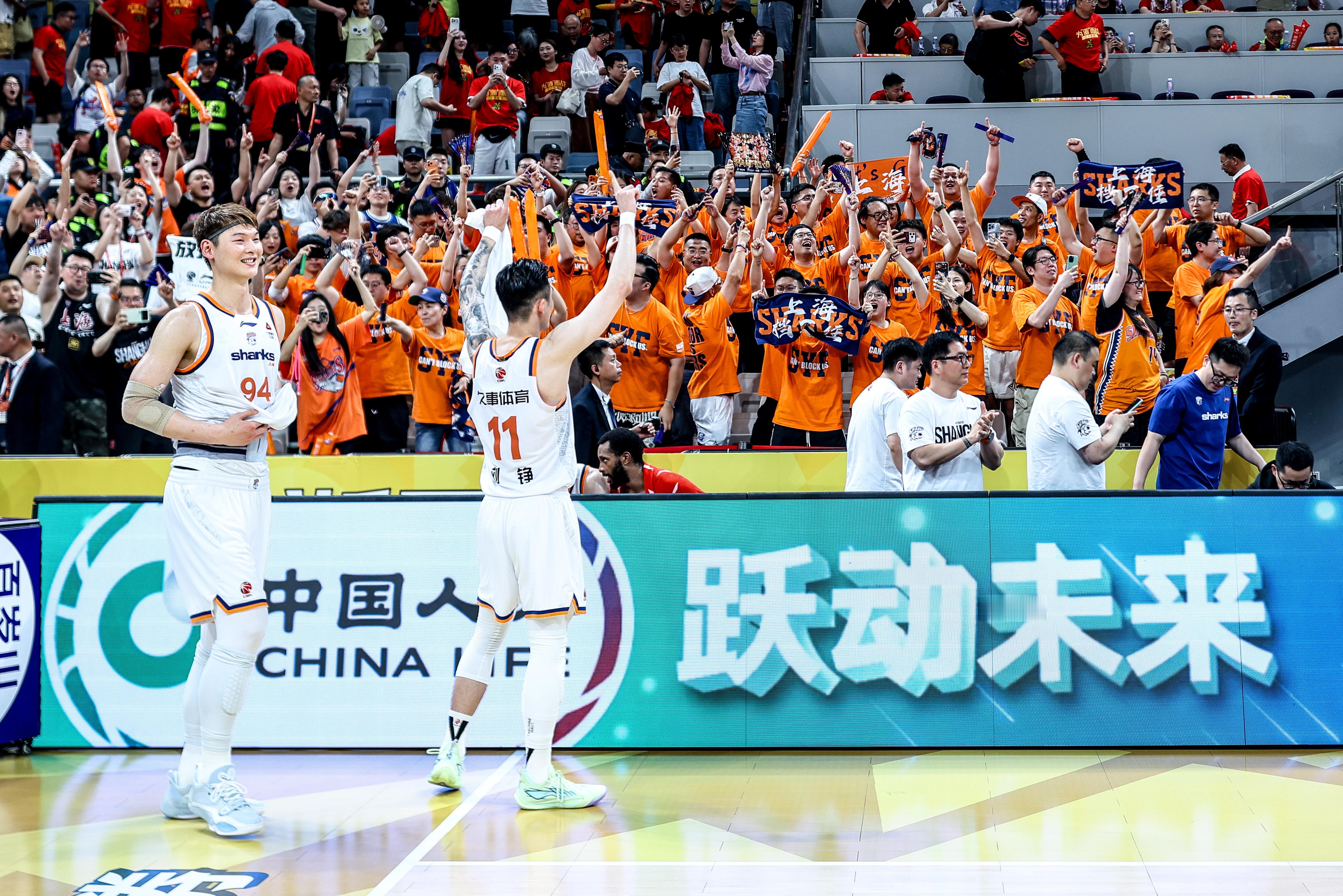 铮爹：王队，今天的五尬球换我来吧上海久事大鲨鱼