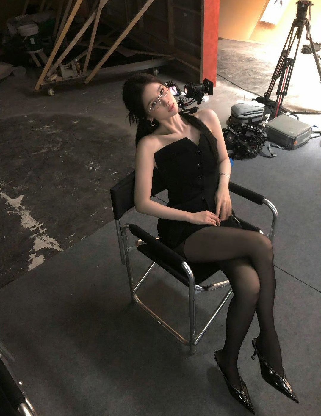 虞书欣黑丝尖高跟熟女感不错哦妈咪级别呀！ ​​​