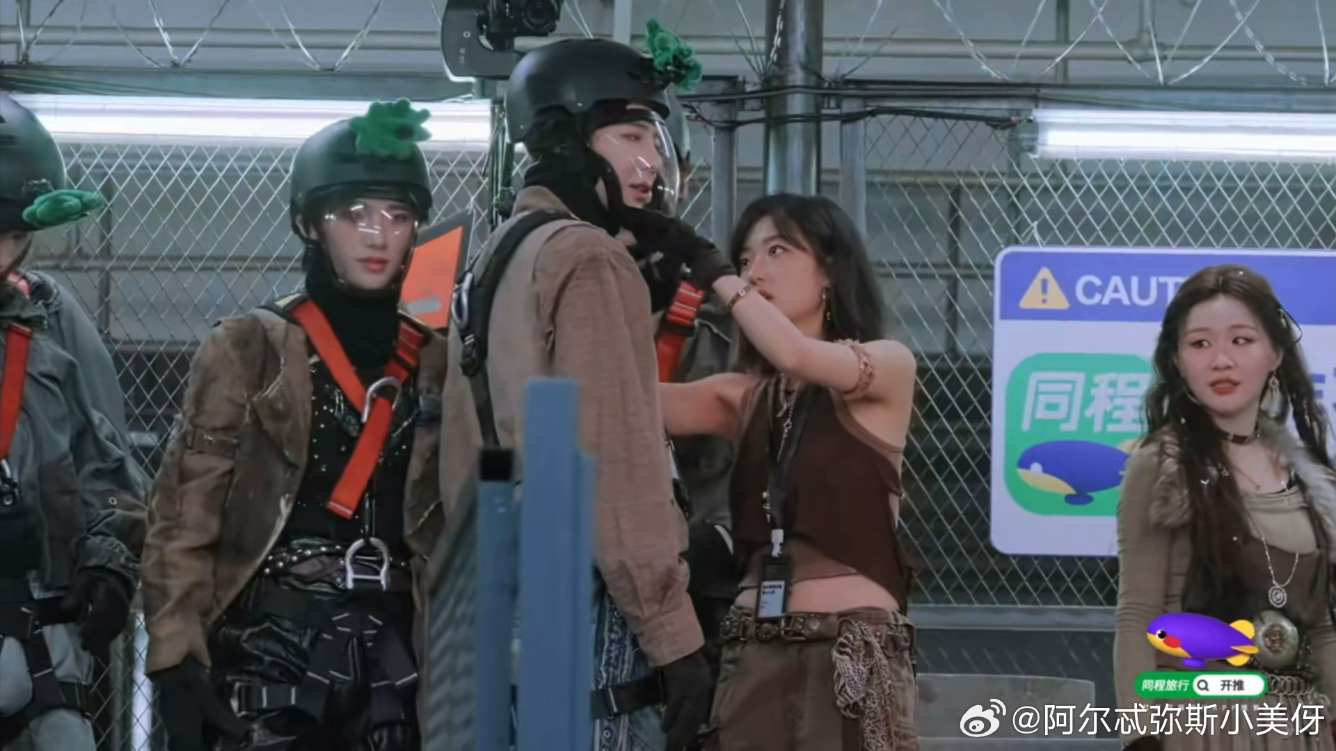 张凌赫安慰丁程鑫孙千帮刘宇宁戴头盔 丁程鑫习惯性提前焦虑，各种失败设想在脑子里循
