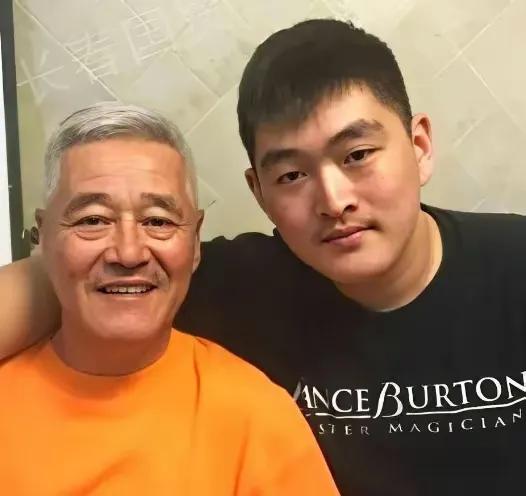 子承父业永远是中国最重要的一个问题，如何过渡权利更是一个难题。

已经67岁的赵
