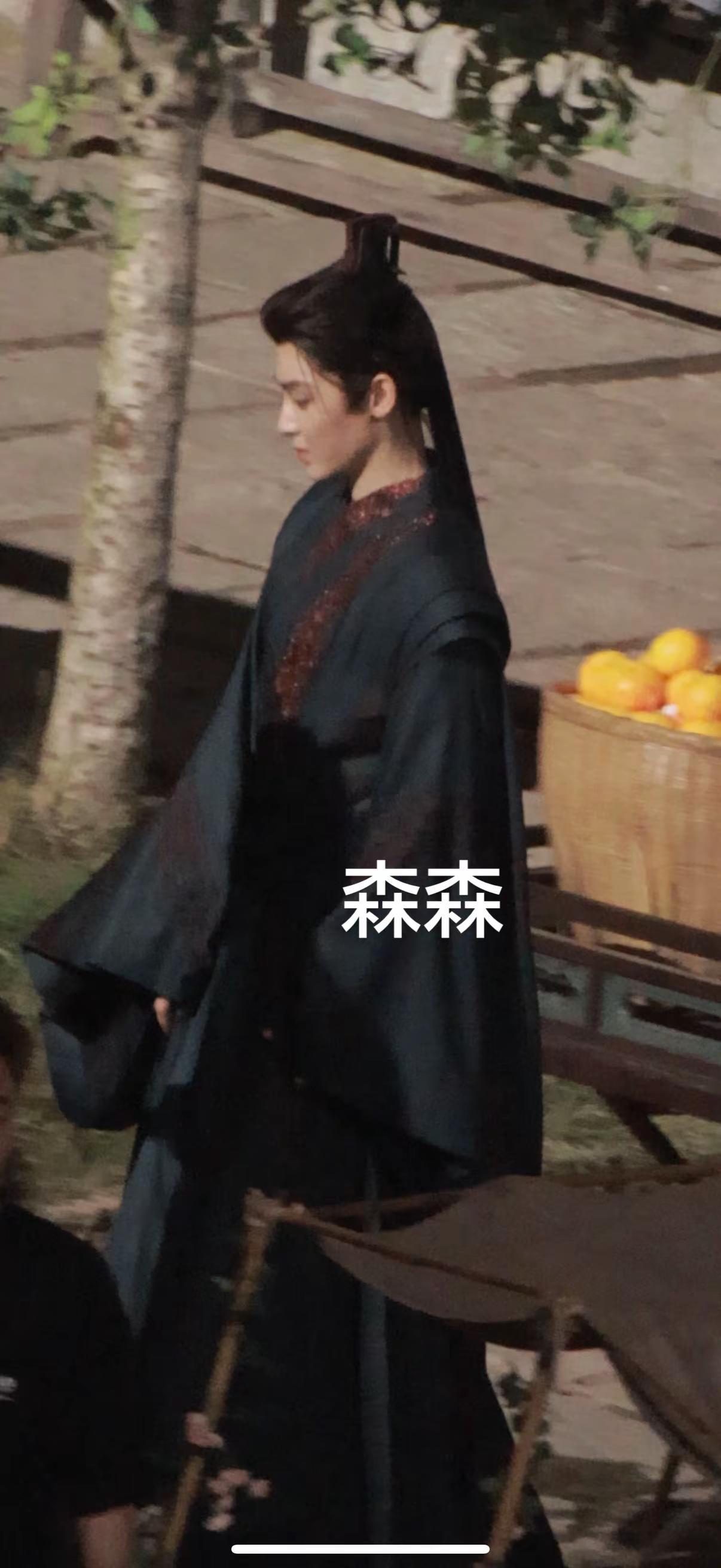 小侯今天新衣服单人。