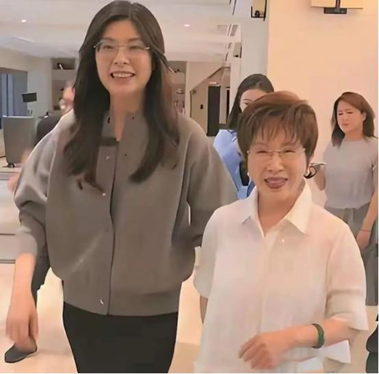 太扎心了！都是国民党主席，马英九卸任每月25万新台币还有8名警察轮班保护，洪秀柱