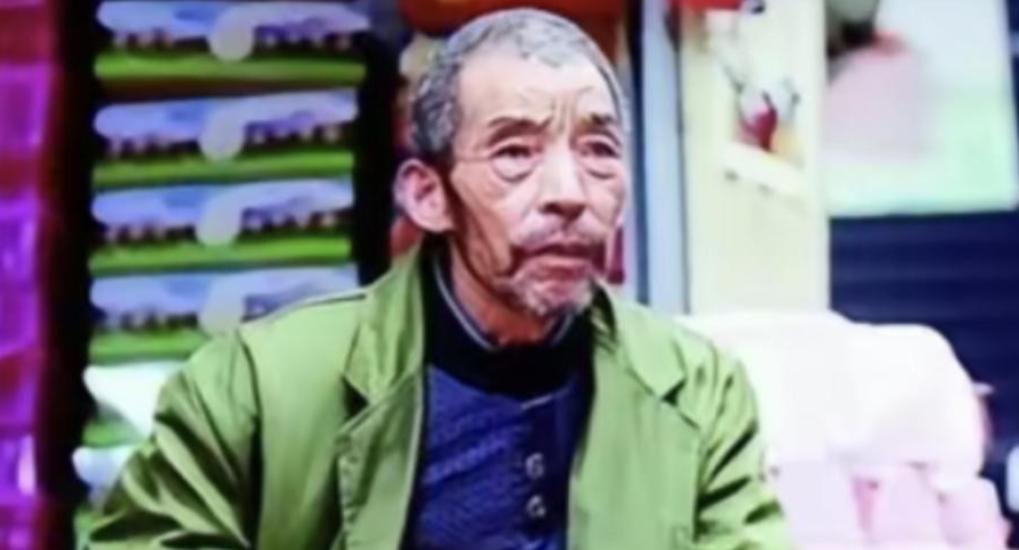 1992年，武汉街头的煎饼摊主捡到2个女婴,他终生未娶，二十年后，女儿们成了博士