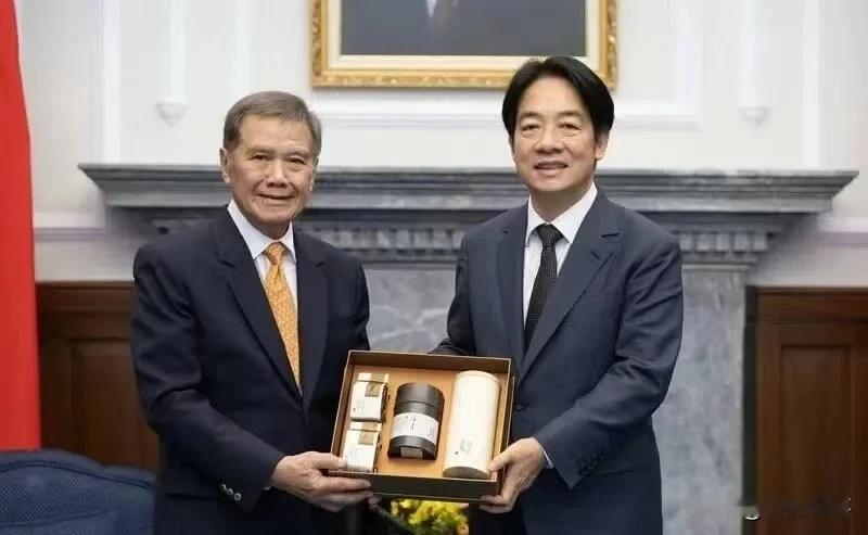 中立的新加坡说一套做一套！
     刚刚结束的台湾地区领导人就职典礼，新加坡还