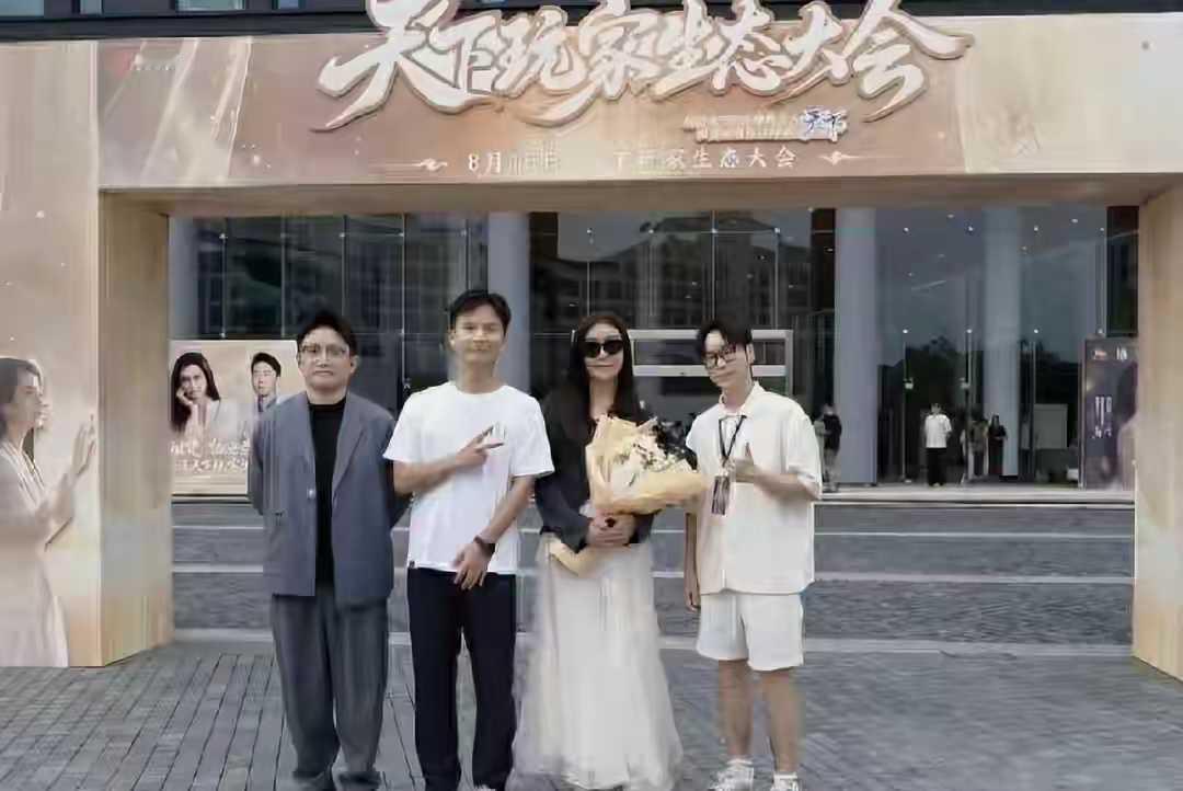 王祖贤空降网易总部，气场强大引得全员围观
息影多年的王祖贤空降网易总部，气场十足