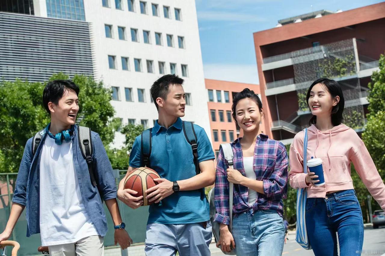 中国财经类大学都有哪些好的大学？

我可以给家长们推荐5所学校，我认为在整个中国