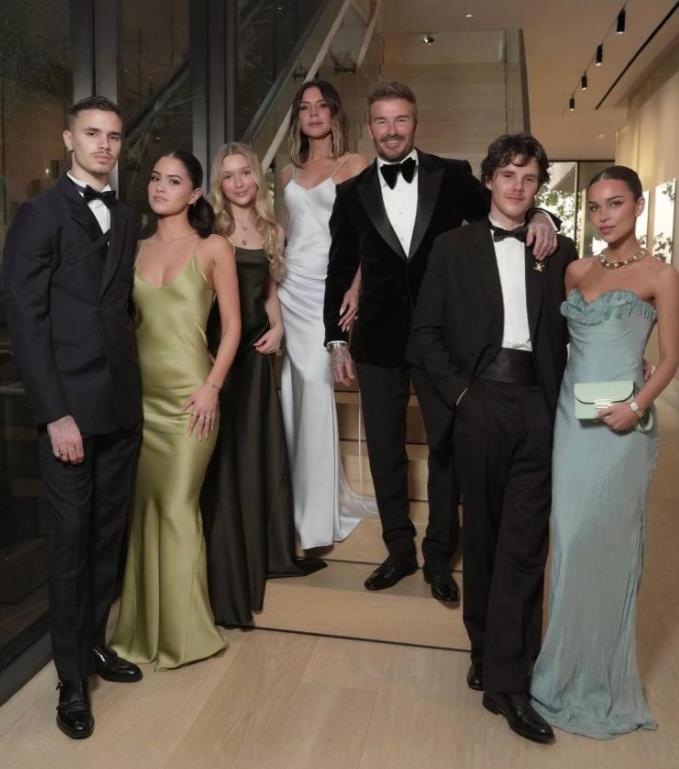 【布鲁克林“狠心”屏蔽家人，贝克汉姆家族矛盾升级】26岁的布鲁克林·贝克汉姆在社