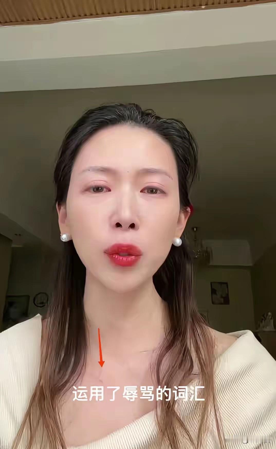 谁看了牛娜的道歉视频不心疼？
声音抖得像筛糠，
眼泪止不住往下掉，却还要对着镜头