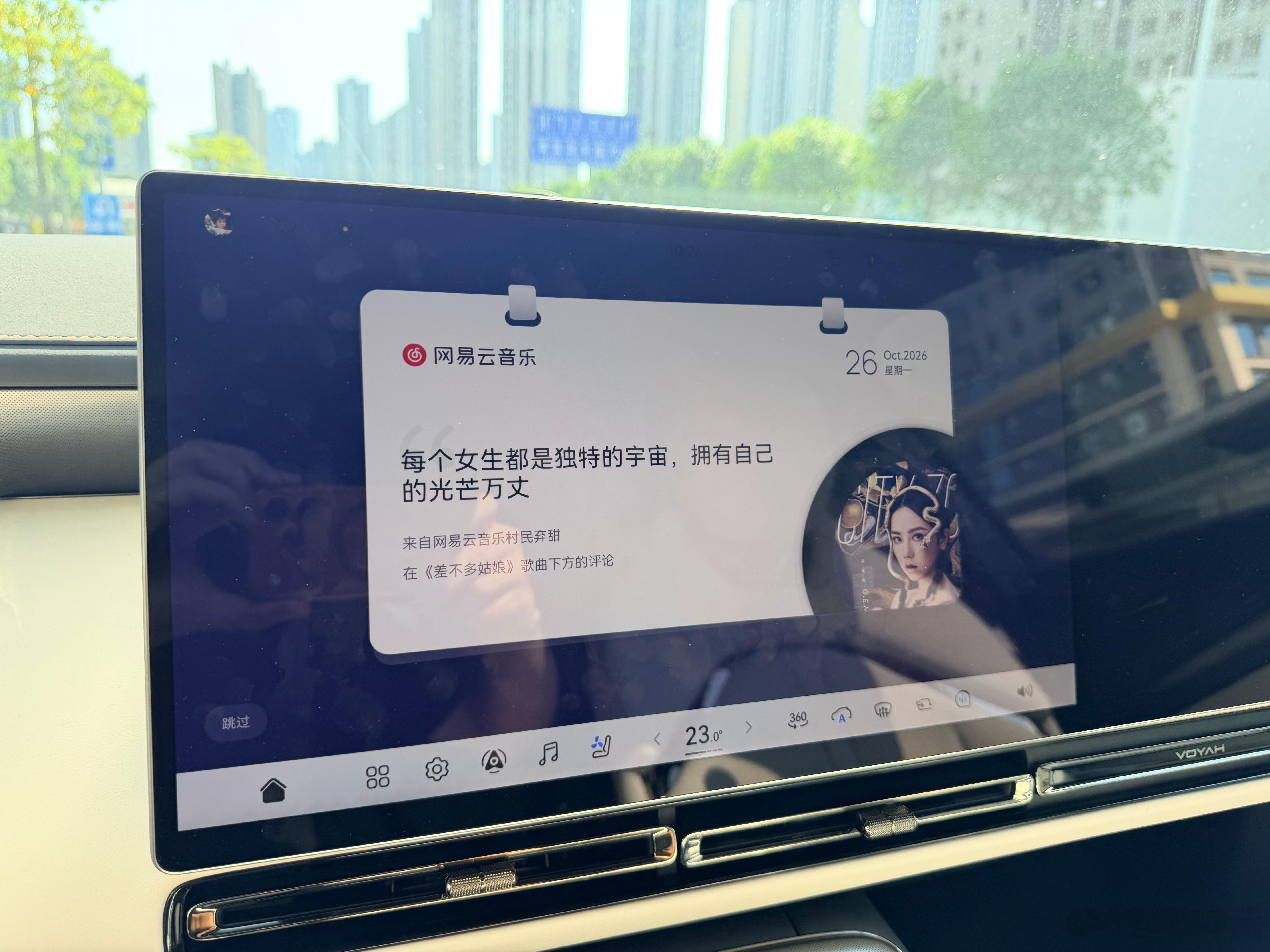 许多消费者已经或多或少地习惯了控制开支、节俭购物的意识（通货紧缩思维）​。在工资