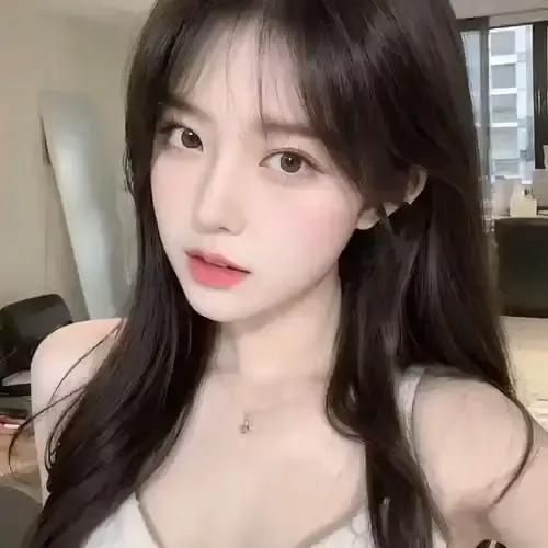 甜美少女风，粉嫩妆容，清新可爱