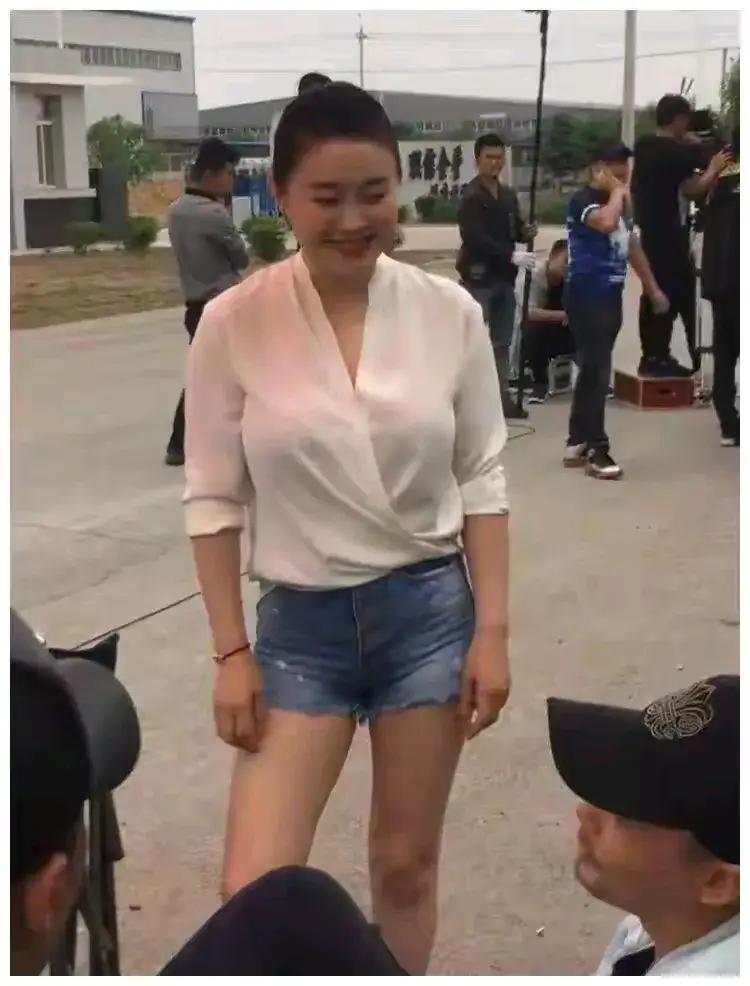 关婷娜
休闲照