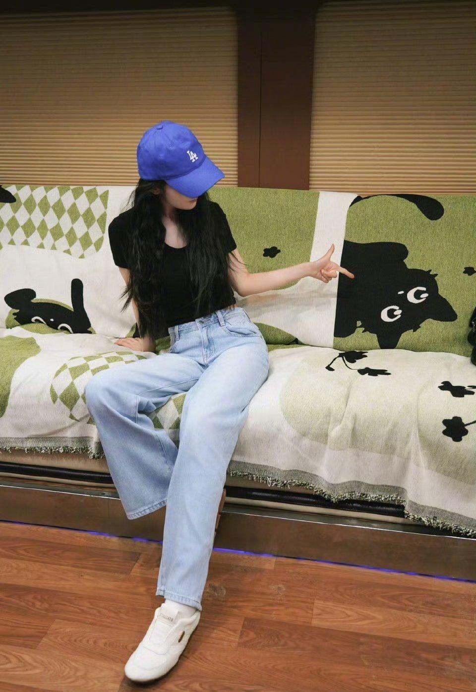 杨幂的头发快长到肚脐眼了春天了，雪见的头发又长了，转发这个雪见，保佑头发不掉杨幂