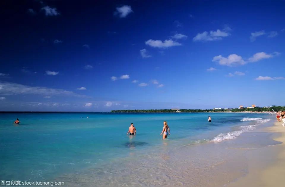 小时候的我，特别想往古巴，因为古巴有个别称，叫做“糖碗”，不过年不过节的，哪有糖