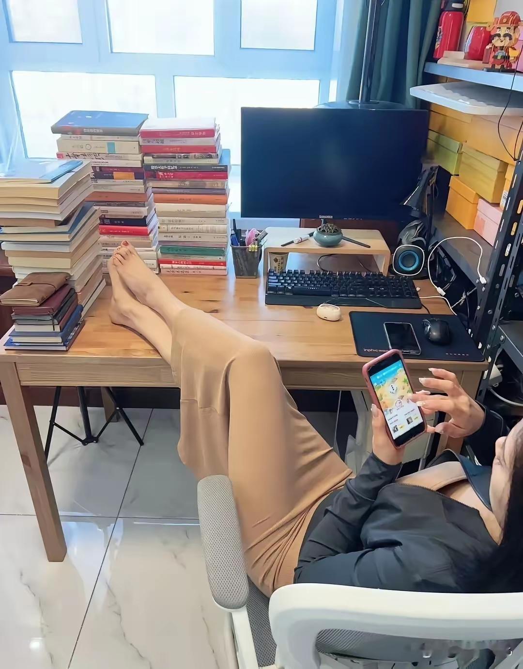 现在的大学生找工作是真的那么难找吗？侄女大学本科毕业，市场营销专业，找了大半年工
