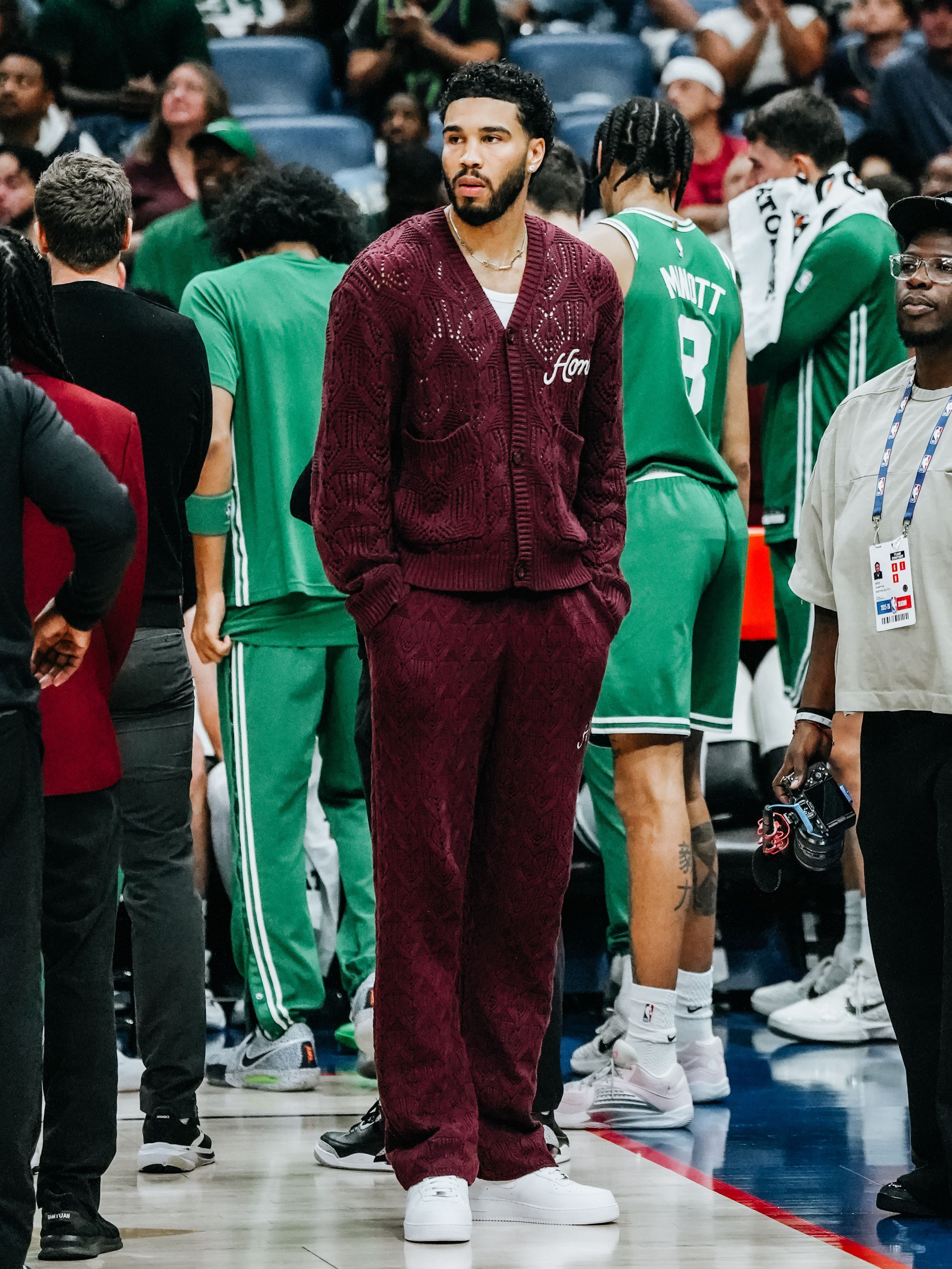 永远在场边支持我们的JT🔥BLEEDGREEN波士顿凯尔特人