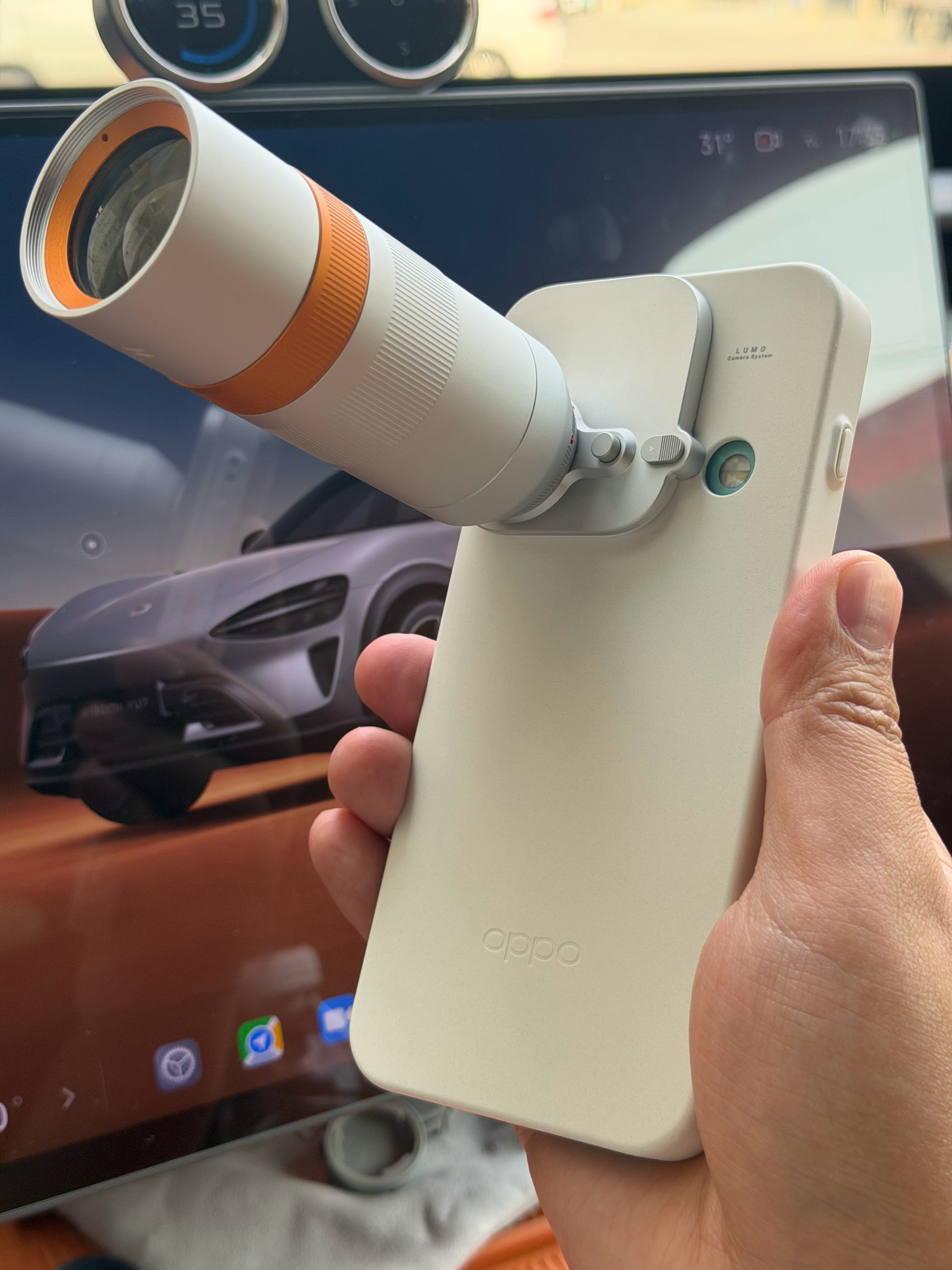 看我得新手机。OPPO Find X9s Pro影像套装