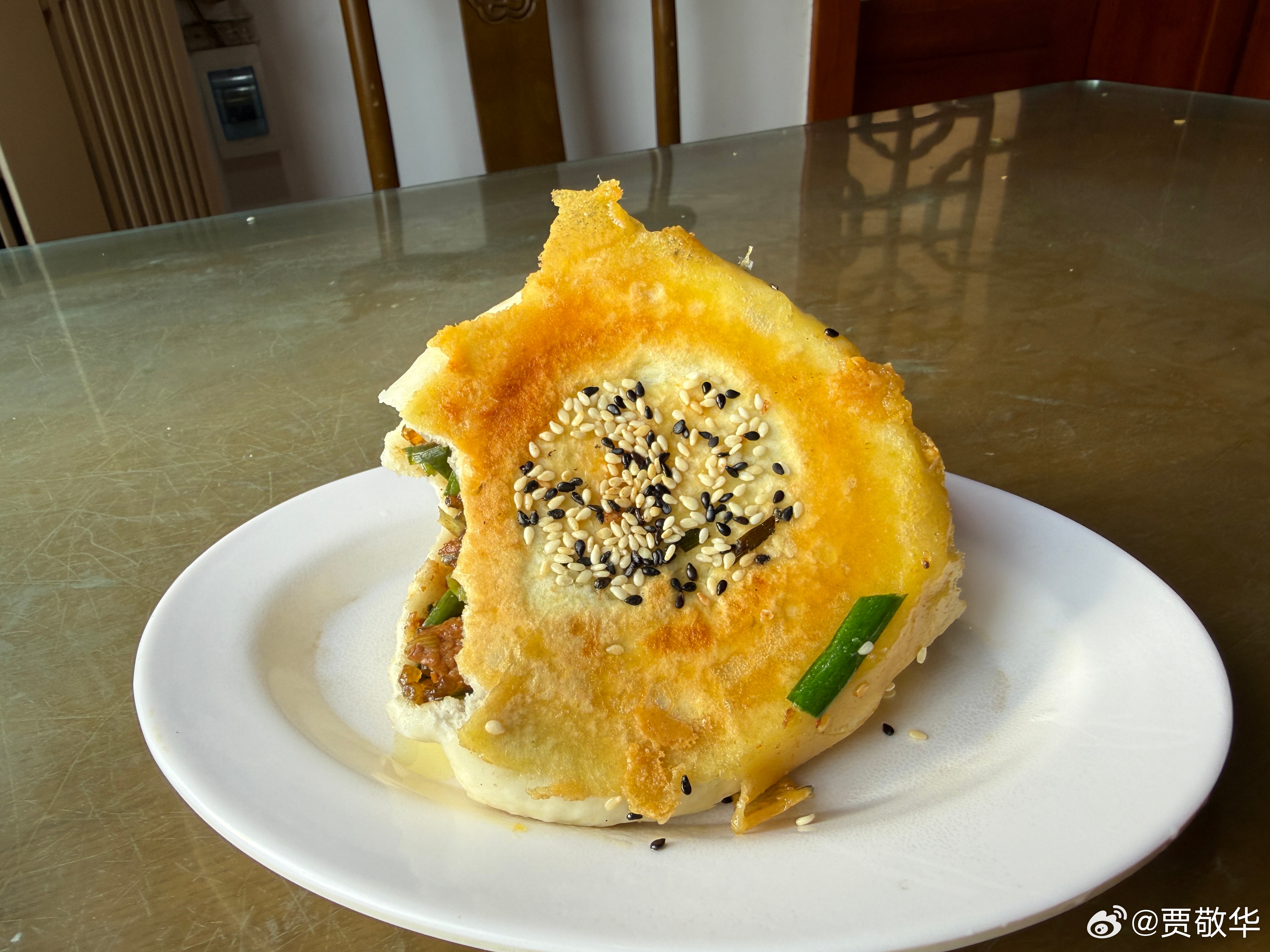 #每天早起打卡# 早上好，老铁们，这样的包子你能吃几个？ 