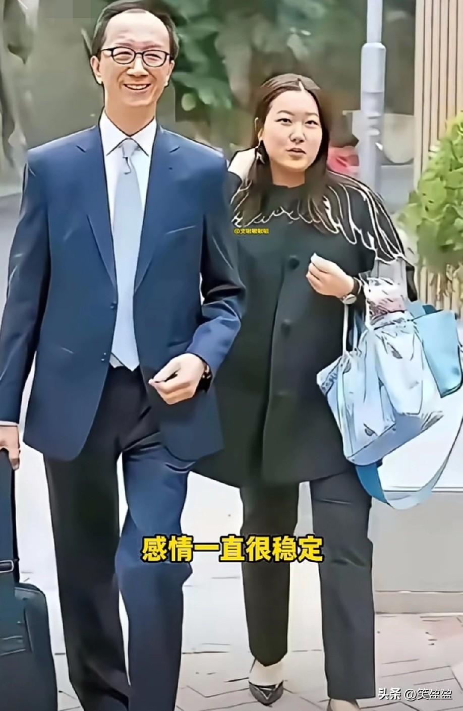 伏明霞和梁锦松结婚多年，感情一直很稳定，几乎没有负面传闻。伏明霞平时生活特别低调