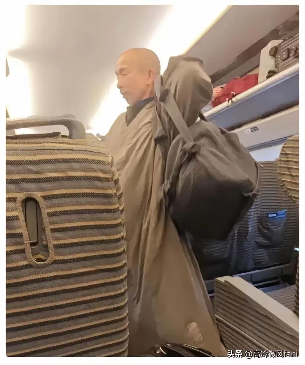 高铁上遇到个出家人，是净土宗的，严格守戒日中不食，我跟他聊了好多关于修行、庙里日