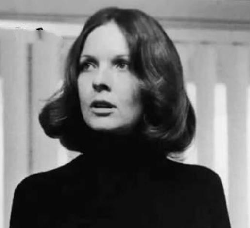 当地时间12月8日晚上9点左右，好莱坞女演员温妮·奥尔顿·戴维斯在纽约曼哈顿中城