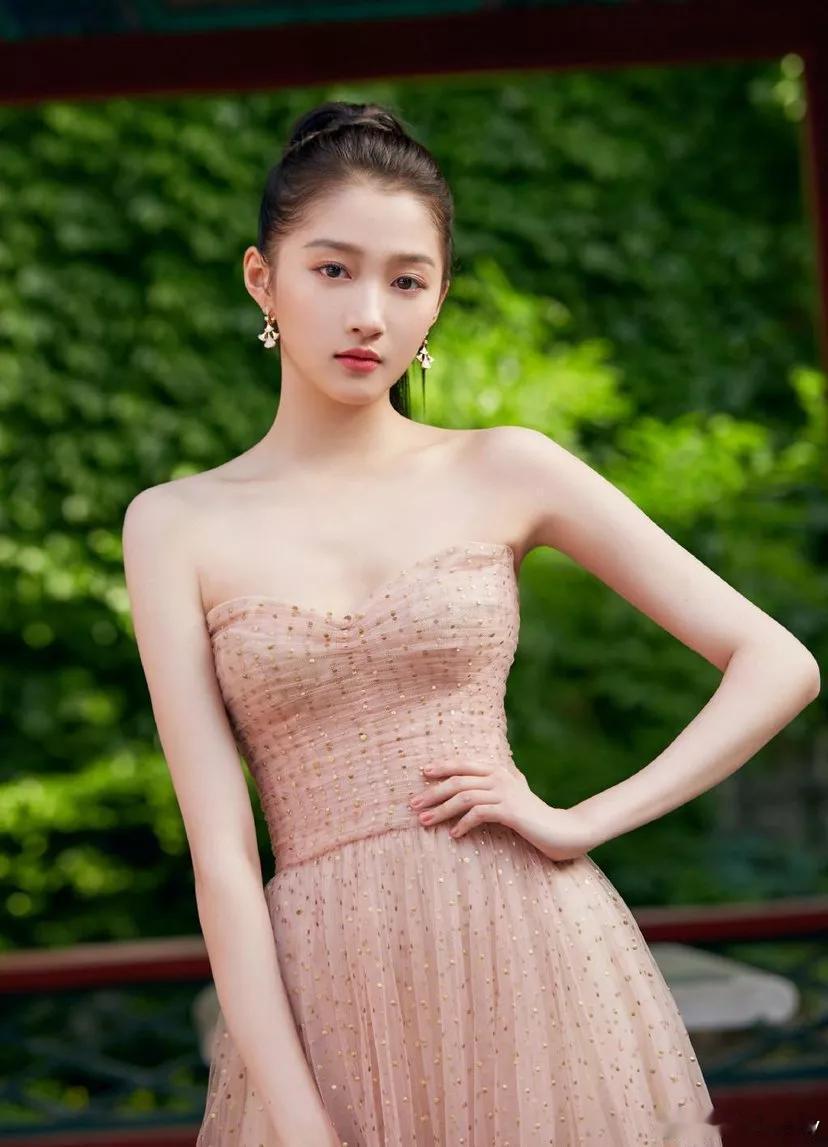 关晓彤卸妆完全就是卸掉了灰尘素颜已经很出彩了 化妆有可能画蛇添足关晓彤关晓彤