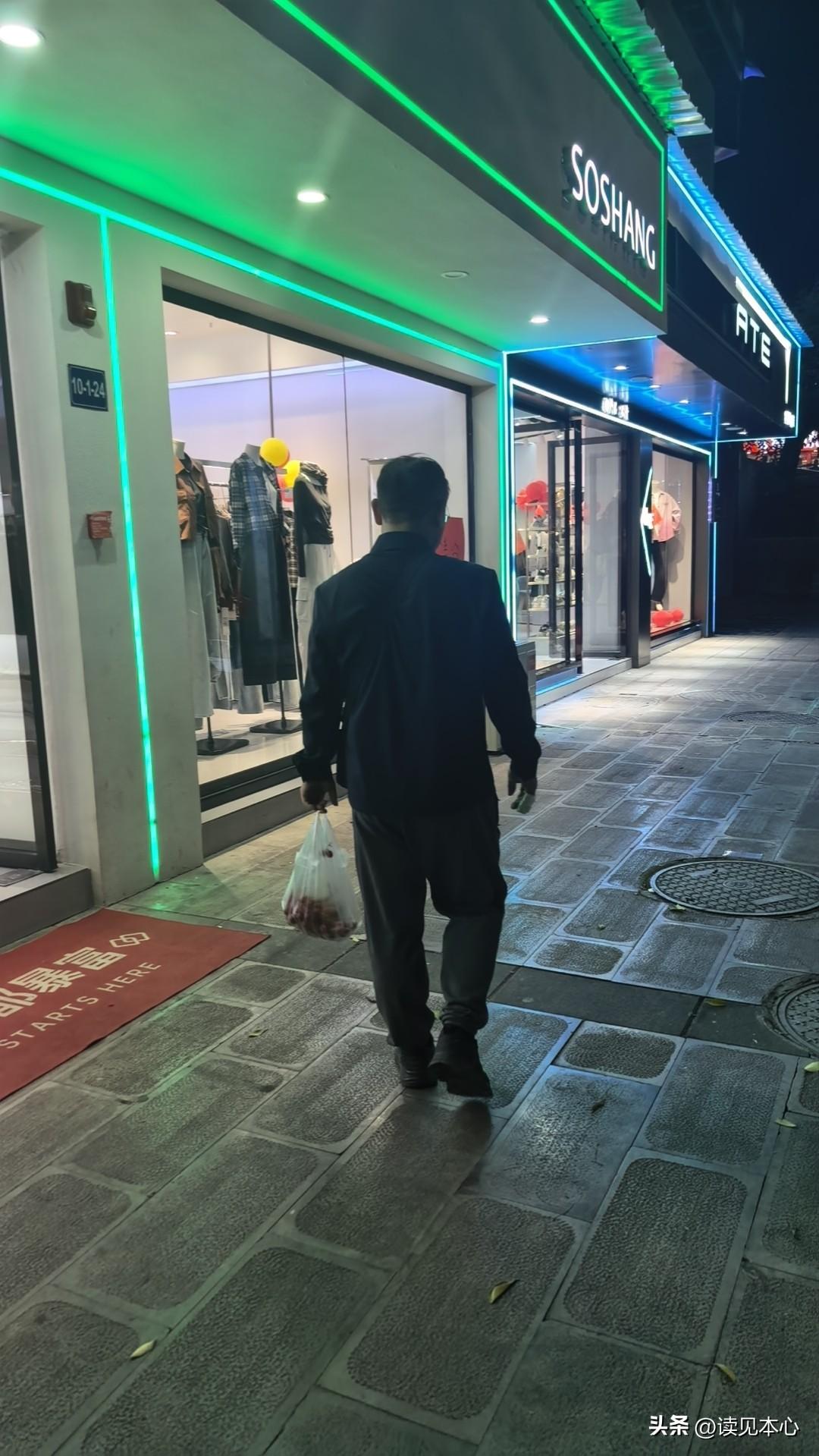 人老了，其实就四条路，没有其他选择：“第一条路，一个人独居，混吃等死；第二条路，