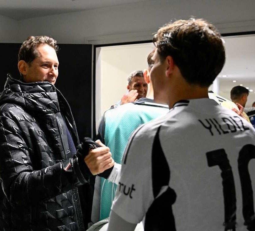 尤文图斯3比1战胜乌迪内斯一役终场哨响，更衣室的门被轻轻推开，EXOR集团掌舵人