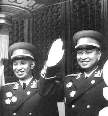 "粟裕根本不会打仗！"1958年，陈赓大将进京开会，竟然看到有人大放厥词，陈赓当